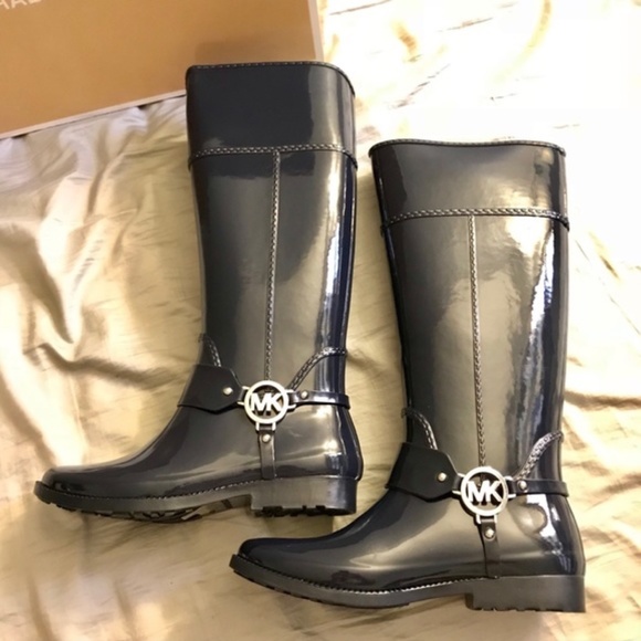 NEW! Michael Kors rubber rain boot. Deep Navy Blue Like New - Picture 3 of 5